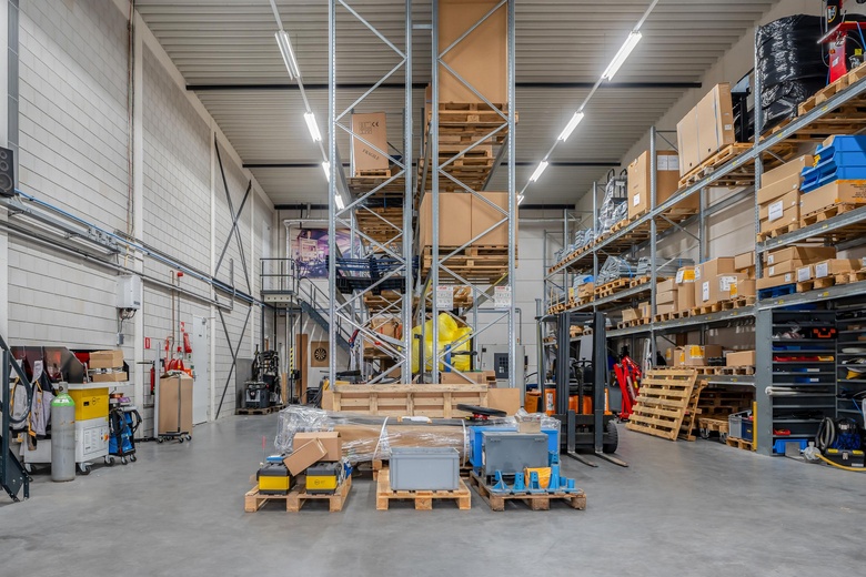 BedrijfsruimteaanLeeghwaterstraat 23<br/> inSliedrecht