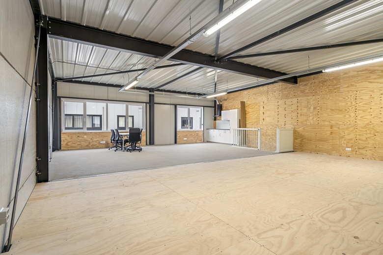 BedrijfsruimteaanExpeditieweg 8 r<br/> inAndelst