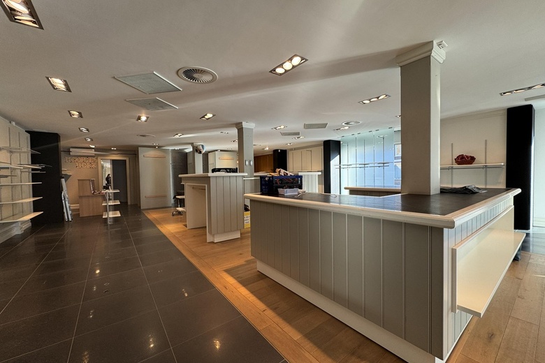 WinkelruimteaanBurgemeester van Baarstraat 34<br/> inVolendam WinkelruimteaanBurgemeester van Baarstraat 34<br/> inVolendam