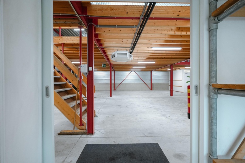 BedrijfsruimteaanDommelstraat 16<br/> inOss BedrijfsruimteaanDommelstraat 16<br/> inOss