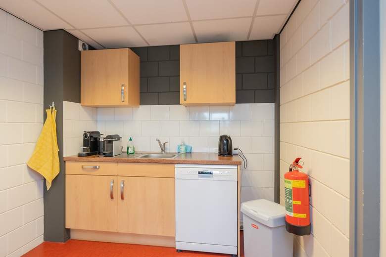 KantoorruimteaanVeenderveld 76<br/> inRoelofarendsveen KantoorruimteaanVeenderveld 76<br/> inRoelofarendsveen