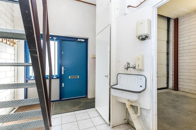 BedrijfsruimteaanAmbachtsweg 39 E<br/> inPijnacker