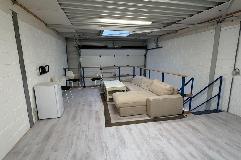 BedrijfsruimteaanC. Verolmelaan 221<br/> inUithoorn