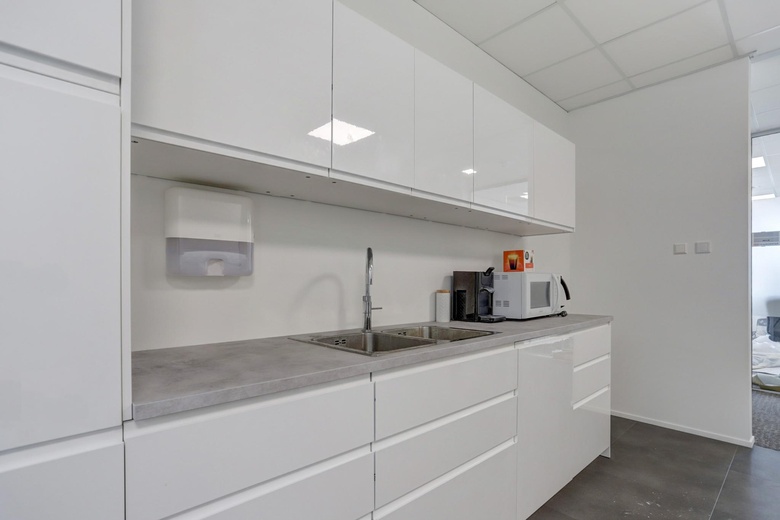 KantoorruimteaanHoogeveenenweg 100<br/> inNieuwerkerk aan den IJssel