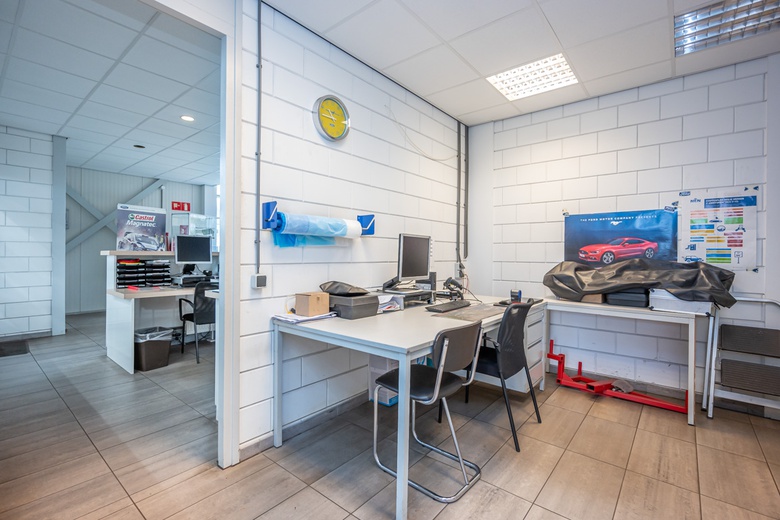 BedrijfsruimteaanDe Hofjes 44<br/> inMiddelharnis BedrijfsruimteaanDe Hofjes 44<br/> inMiddelharnis
