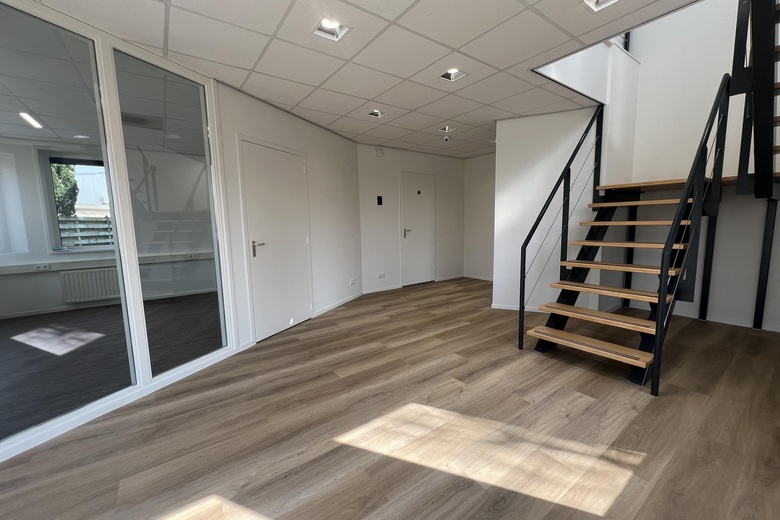 BedrijfsruimteaanAmbachtsstraat 6<br/> inZuid-Beijerland