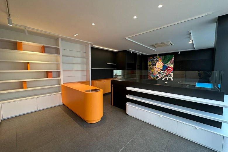 WinkelruimteaanPlompe Toren 2<br/> inSluis WinkelruimteaanPlompe Toren 2<br/> inSluis