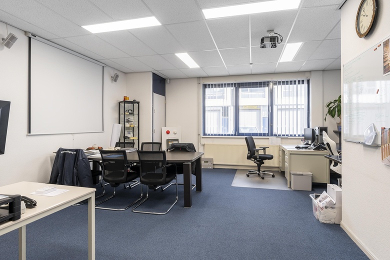 BedrijfsruimteaanKreekweg 16<br/> inVlaardingen