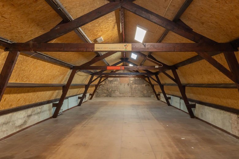 WinkelruimteaanHoofdstraat 144<br/> inSassenheim