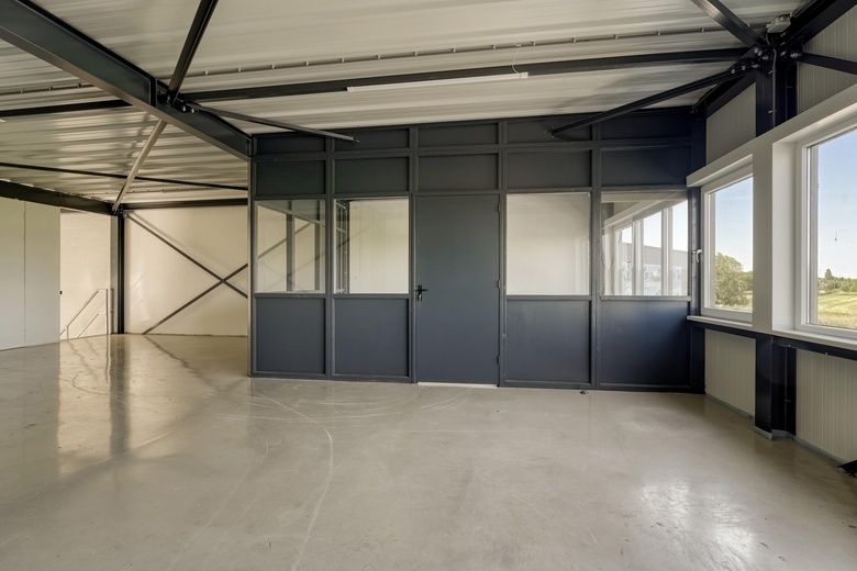 BedrijfsruimteaanMadame Curiestraat 1 a<br/> inSassenheim BedrijfsruimteaanMadame Curiestraat 1 a<br/> inSassenheim