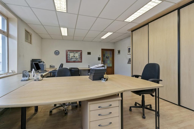 BedrijfsruimteaanAmbachtsstraat 11<br/> inPoortugaal