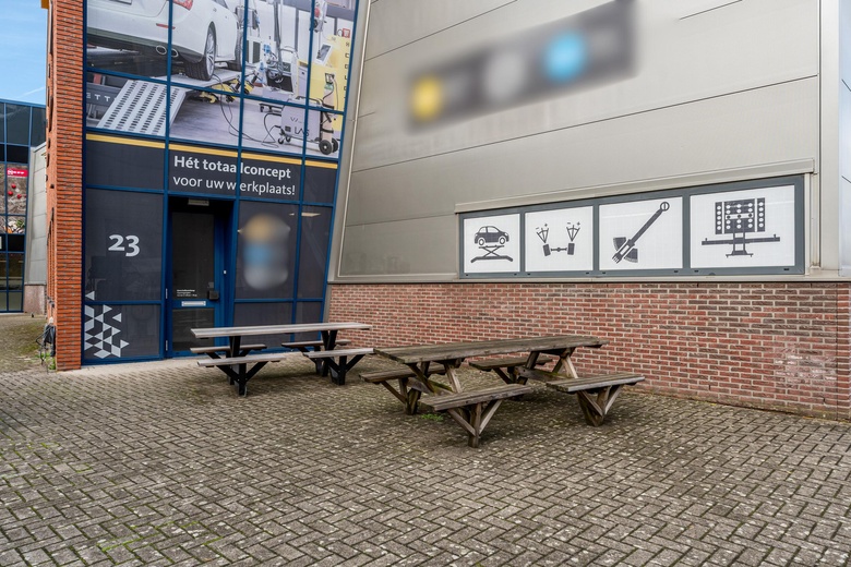 BedrijfsruimteaanLeeghwaterstraat 23<br/> inSliedrecht