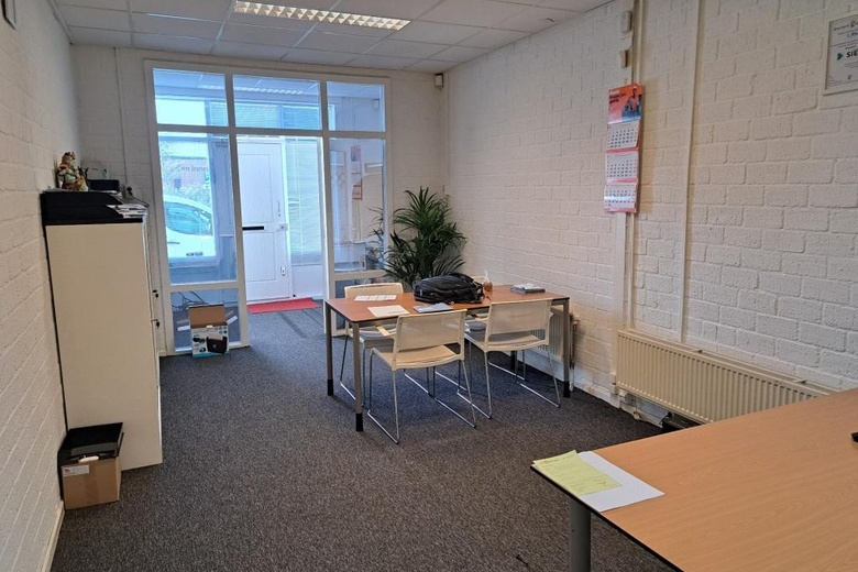 BedrijfsruimteaanOudelandseweg 9<br/> inHoogvliet BedrijfsruimteaanOudelandseweg 9<br/> inHoogvliet