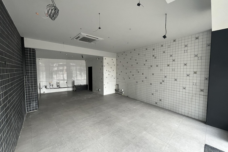 WinkelruimteaanHeuvelstraat 1 a<br/> inTilburg WinkelruimteaanHeuvelstraat 1 a<br/> inTilburg