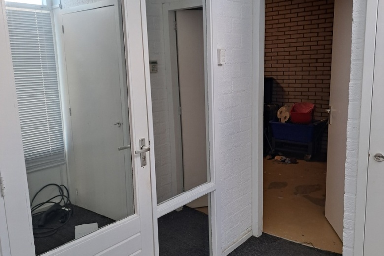 BedrijfsruimteaanOudelandseweg 9<br/> inHoogvliet BedrijfsruimteaanOudelandseweg 9<br/> inHoogvliet