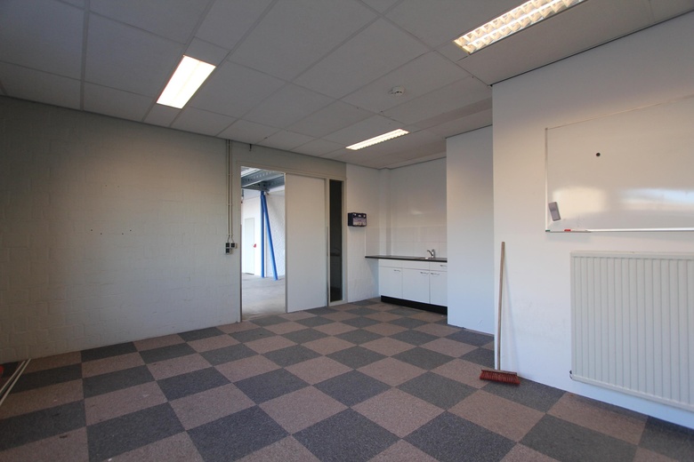 BedrijfsruimteaanDomineeslaan 91<br/> inZwanenburg