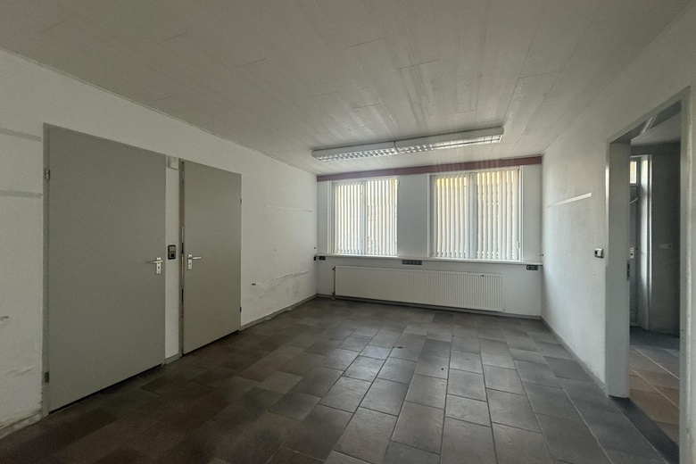 BedrijfsruimteaanKerkstraat 34 a<br/> inGroot-Ammers