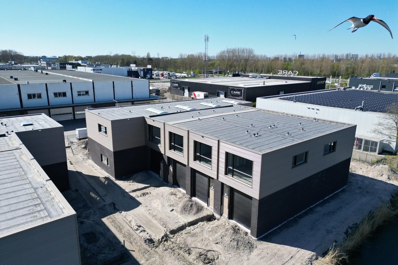 BedrijfsruimteaanOosteinde 5 a 13<br/> inBarendrecht