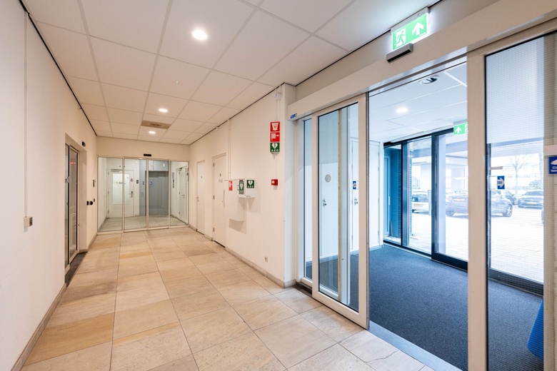KantoorruimteaanThorbeckelaan 82 C<br/> inSpijkenisse KantoorruimteaanThorbeckelaan 82 C<br/> inSpijkenisse