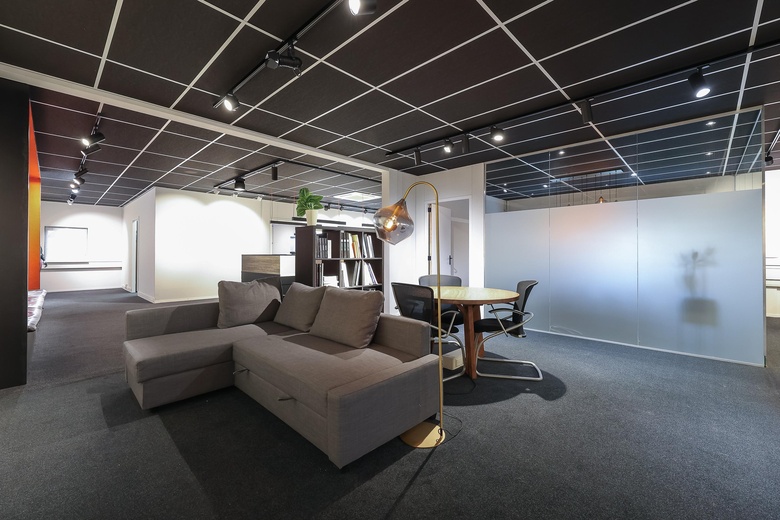 BedrijfsruimteaanLuzernestraat 9<br/> inNieuw-Vennep