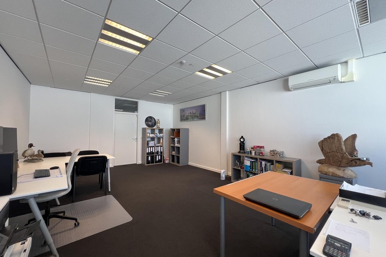 KantoorruimteaanVeersedijk 59<br/> inHendrik-Ido-Ambacht KantoorruimteaanVeersedijk 59<br/> inHendrik-Ido-Ambacht