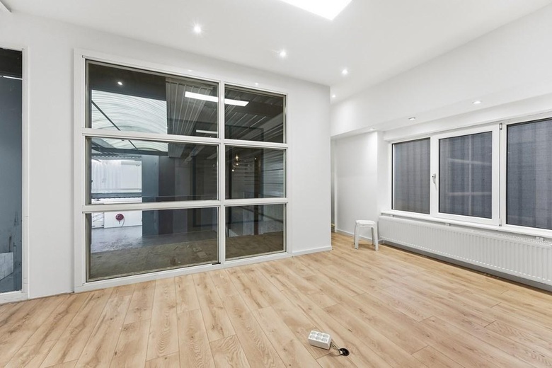 BedrijfsruimteaanVan 'T Hoffstraat 29<br/> inBarendrecht