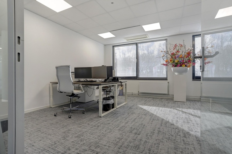 KantoorruimteaanHoogeveenenweg 100<br/> inNieuwerkerk aan den IJssel