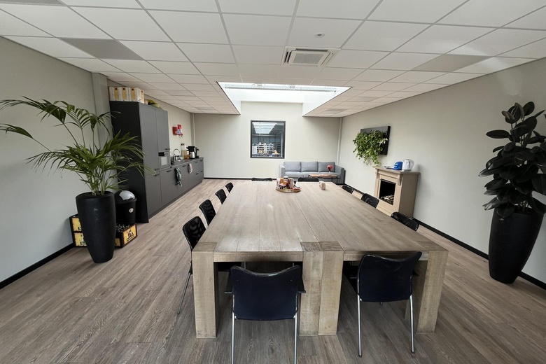 BedrijfsruimteaanRietveldenweg 55 B<br/> inDen Bosch BedrijfsruimteaanRietveldenweg 55 B<br/> inDen Bosch