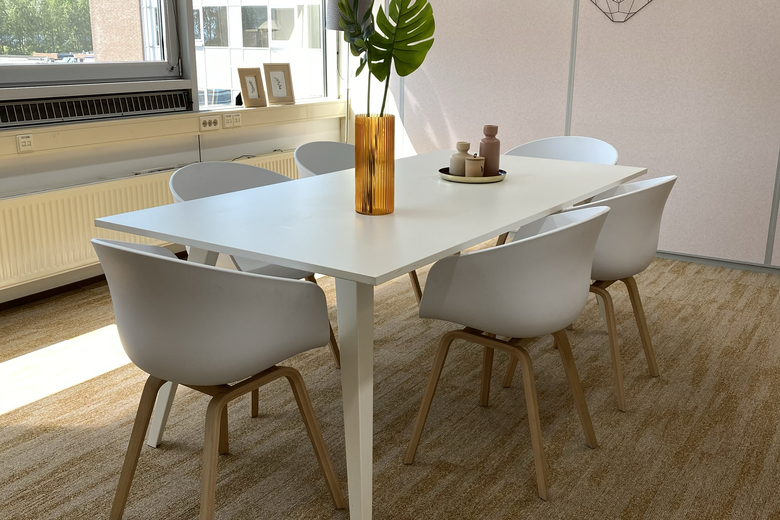 WerkplekaanKamerlingh Onnesweg 10 a<br/> inBarendrecht WerkplekaanKamerlingh Onnesweg 10 a<br/> inBarendrecht