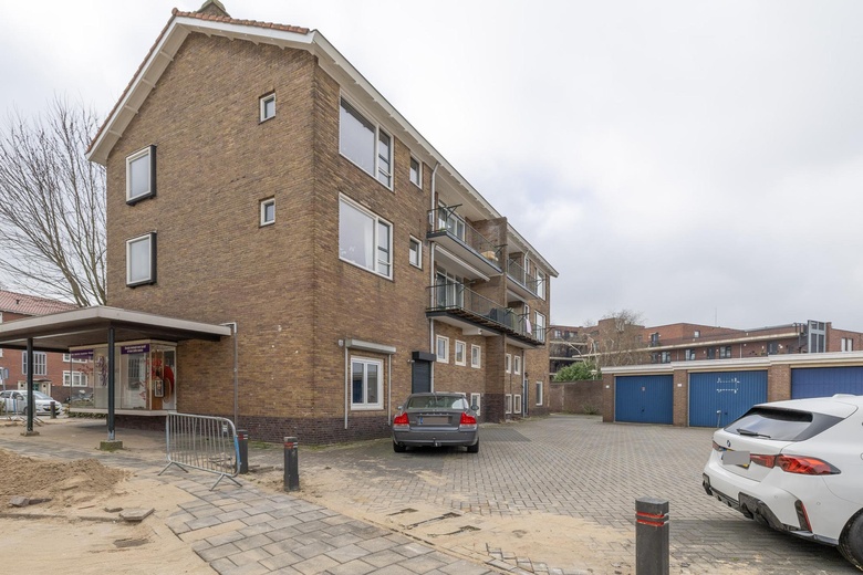 WinkelruimteaanJan Tooropstraat 13<br/> inWeesp WinkelruimteaanJan Tooropstraat 13<br/> inWeesp