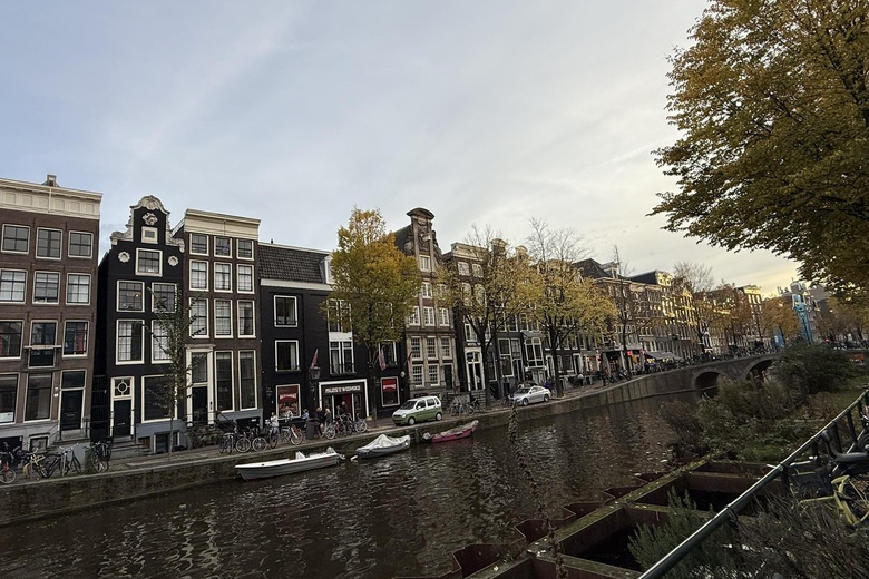 Bekijk foto 1 van Oudezijds Voorburgwal 30 A