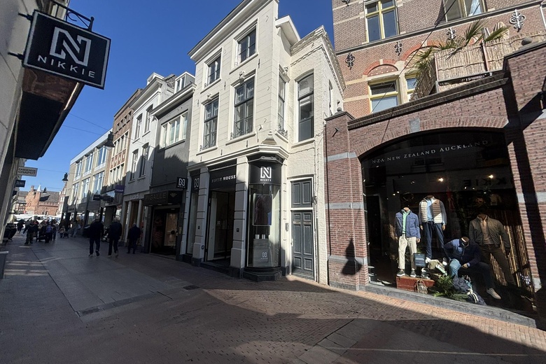 Bekijk foto 1 van Kerkstraat 14 Bekijk foto 1 van Kerkstraat 14