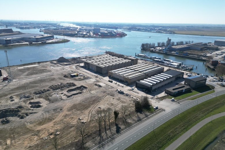 BedrijfsruimteaanLindtsedijk 14 C<br/> inZwijndrecht