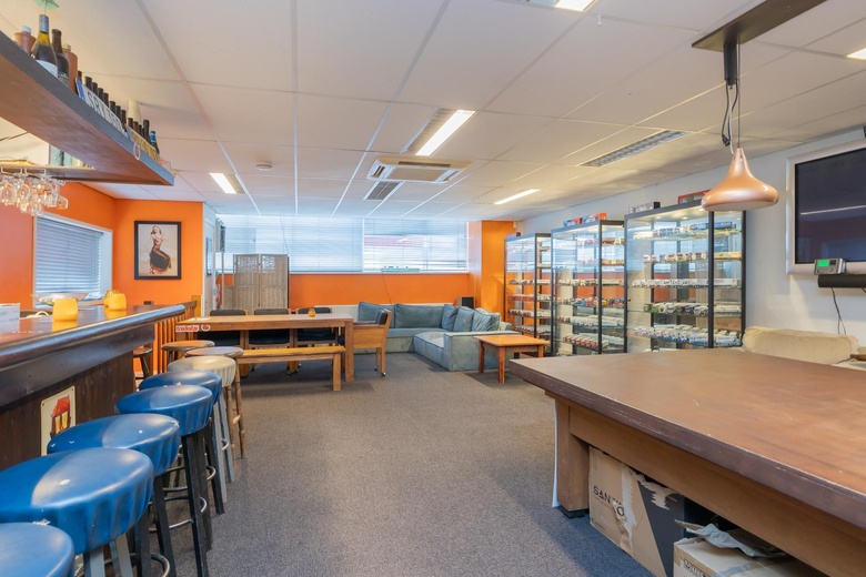 BedrijfsruimteaanProduktieweg 12<br/> inZoeterwoude BedrijfsruimteaanProduktieweg 12<br/> inZoeterwoude