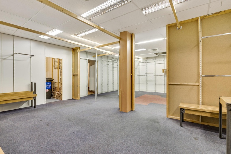 WinkelruimteaanVarkensmarkt 13<br/> inRoermond WinkelruimteaanVarkensmarkt 13<br/> inRoermond