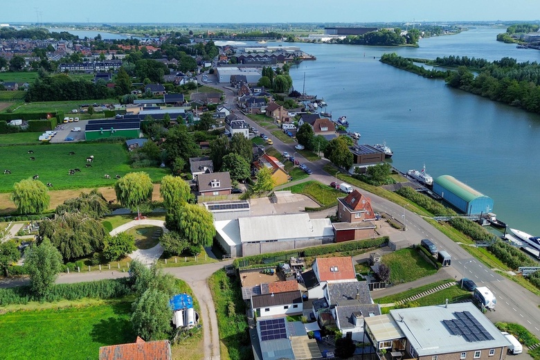 BedrijfsruimteaanMolendijk 38<br/> inKrimpen aan de Lek