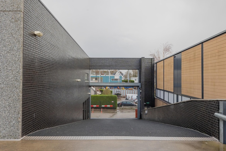 BedrijfsruimteaanVeerpolder 19 077<br/> inWarmond