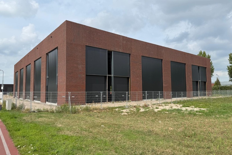BedrijfsruimteaanTitaniumlaan 40 - 48<br/> inDen Bosch BedrijfsruimteaanTitaniumlaan 40 - 48<br/> inDen Bosch