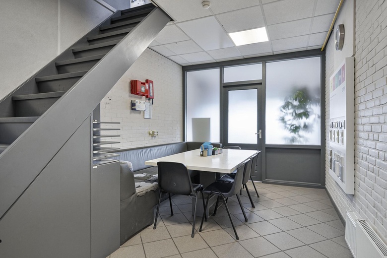 BedrijfsruimteaanDorpsstraat 56<br/> inOssendrecht BedrijfsruimteaanDorpsstraat 56<br/> inOssendrecht