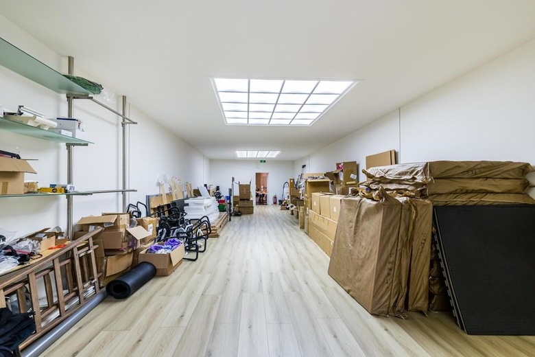 WinkelruimteaanBergse Dorpsstraat 71<br/> inRotterdam WinkelruimteaanBergse Dorpsstraat 71<br/> inRotterdam