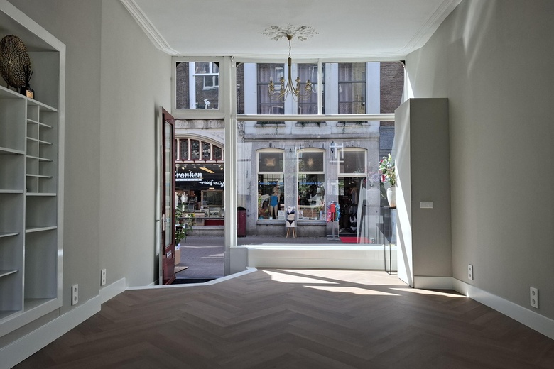 WinkelruimteaanVoorstraat 419<br/> inDordrecht WinkelruimteaanVoorstraat 419<br/> inDordrecht