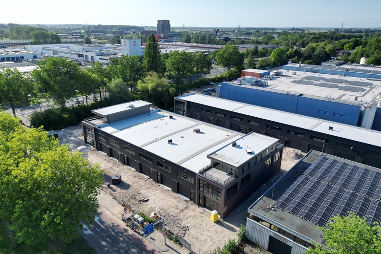 Bekijk foto Bedrijfsruimte aan de Kamerlingh Onnesweg 2 A 5 in Dordrecht Bekijk foto Bedrijfsruimte aan de Kamerlingh Onnesweg 2 A 5 in Dordrecht