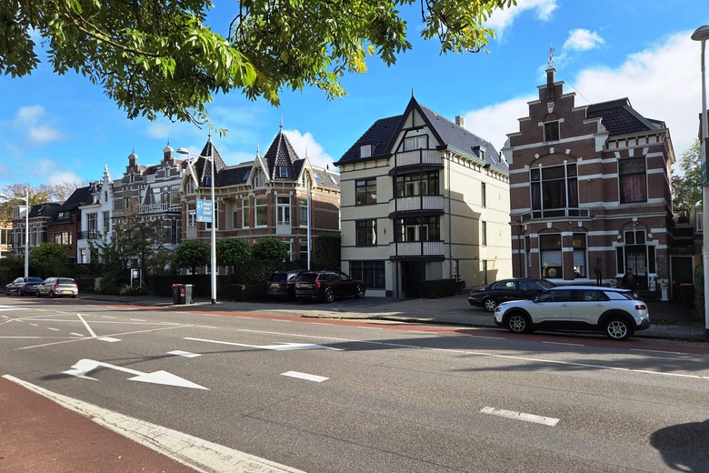 Bekijk foto 1 van Kennemerstraatweg 107 B