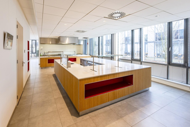 KantoorruimteaanIr D S Tuijnmanweg 3 - 5<br/> inVianen