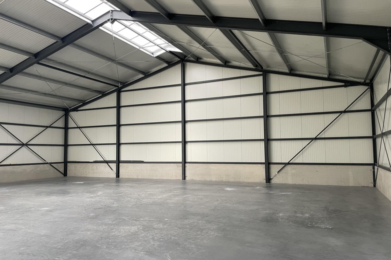 BedrijfsruimteaanLeeuwerikweg 26 - 30<br/> inDe Mortel