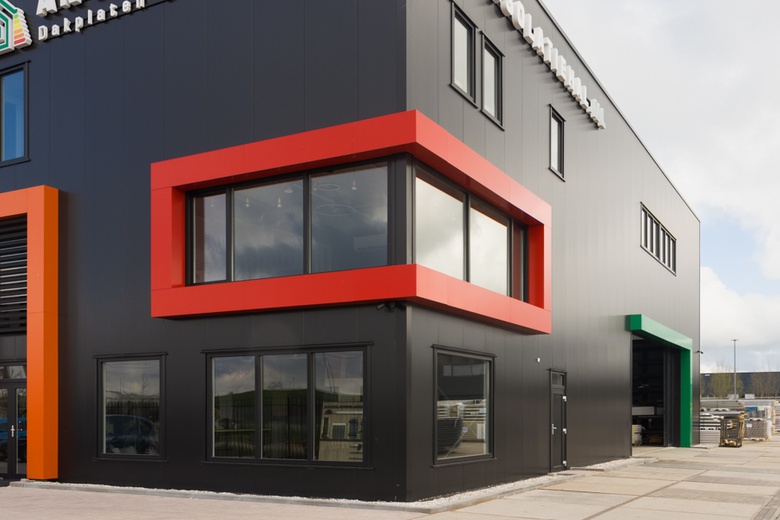 BedrijfsruimteaanParallelweg 1 a<br/> inSchelluinen