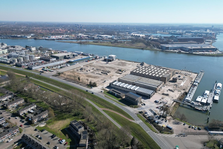 BedrijfsruimteaanLindtsedijk 14 C<br/> inZwijndrecht