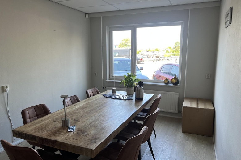 KantoorruimteaanZwartendijk 52<br/> inNaaldwijk KantoorruimteaanZwartendijk 52<br/> inNaaldwijk