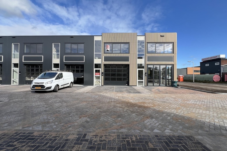 Bekijk foto 1 van Lelystraat 70 b Bekijk foto 1 van Lelystraat 70 b