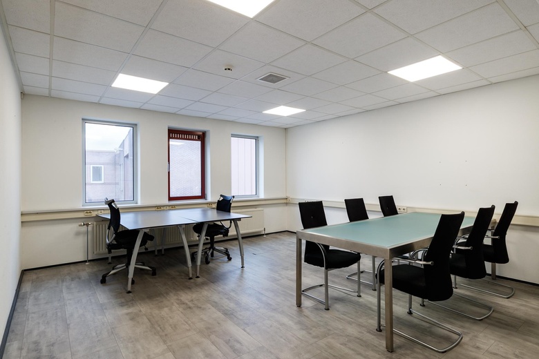BedrijfsruimteaanBergveste 12<br/> inHouten BedrijfsruimteaanBergveste 12<br/> inHouten